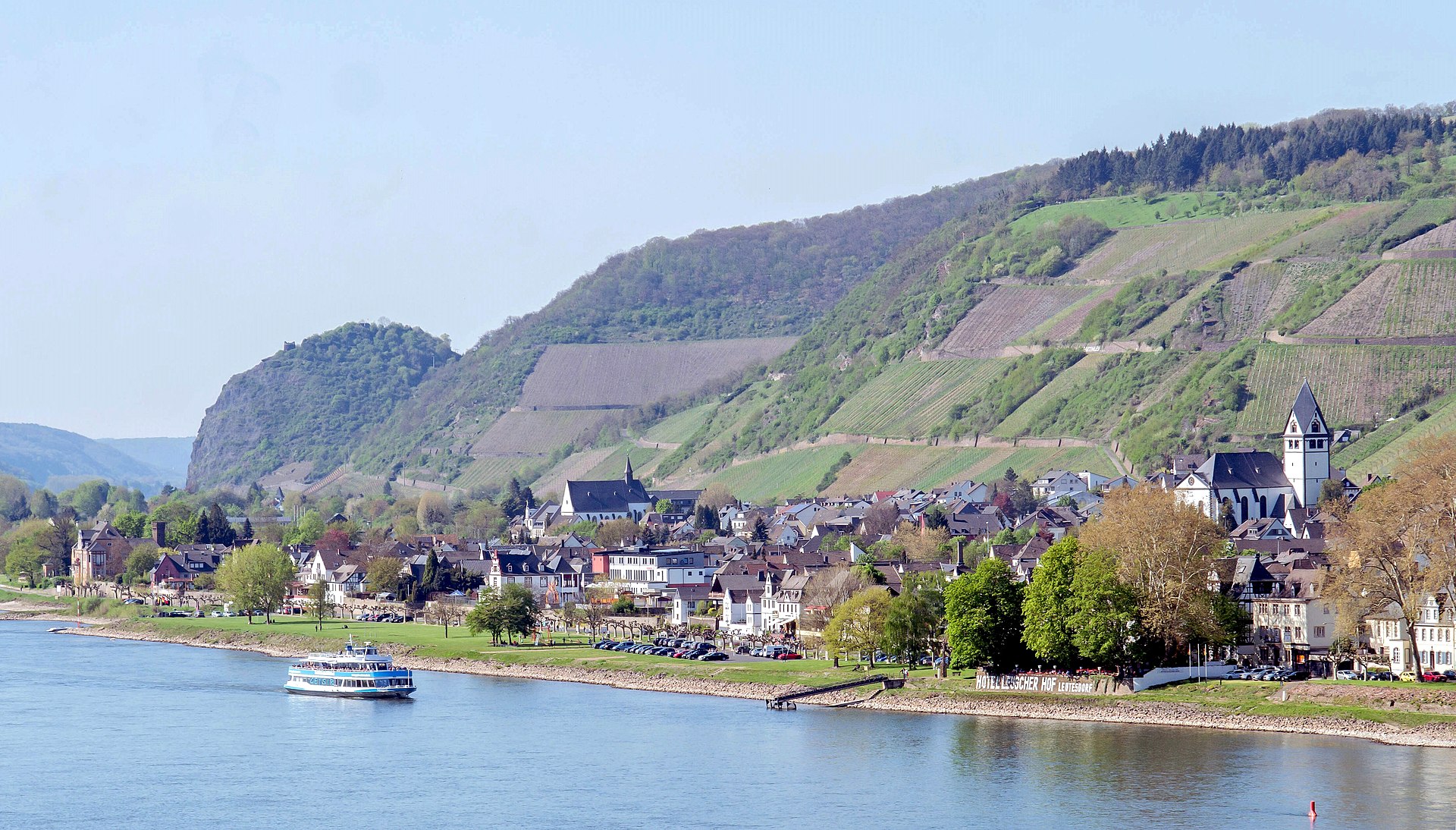 Mehr über den Artikel erfahren Firmenevent mit Bootstour und Weinverkostung: Eine einzigartige Kombination für unvergessliche Erlebnisse