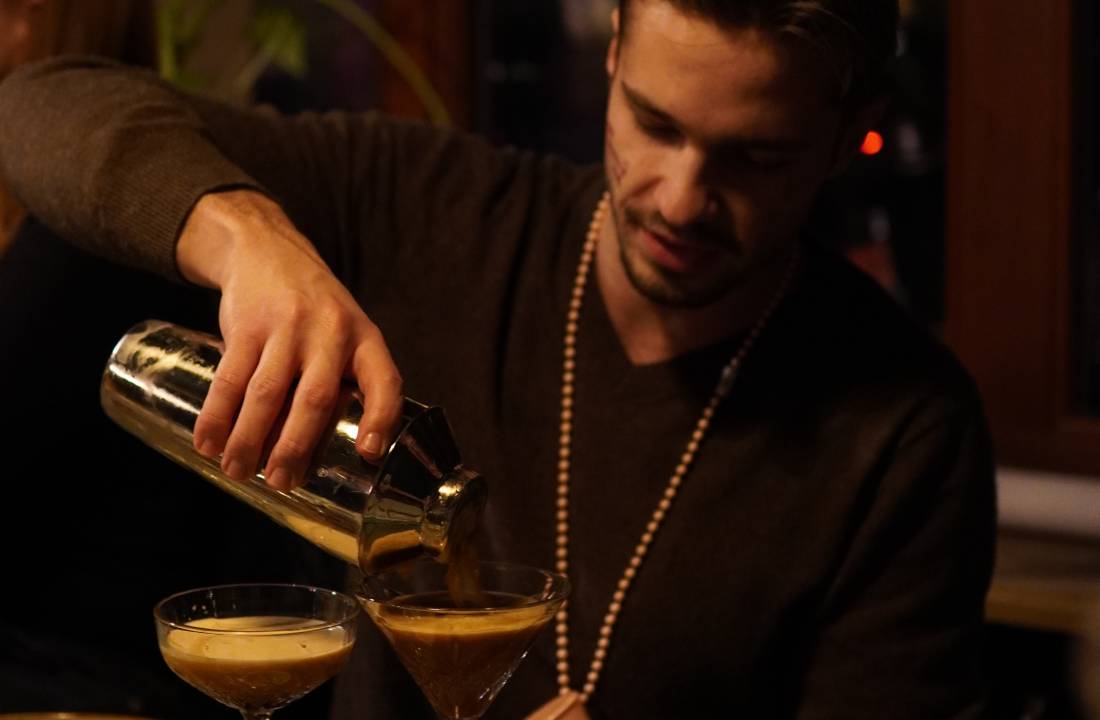 Mehr über den Artikel erfahren Premium Cocktailschulung im Korkenzieher x JuBo mit Daniel und Boris – Lerne die Welt der Cocktails kennen